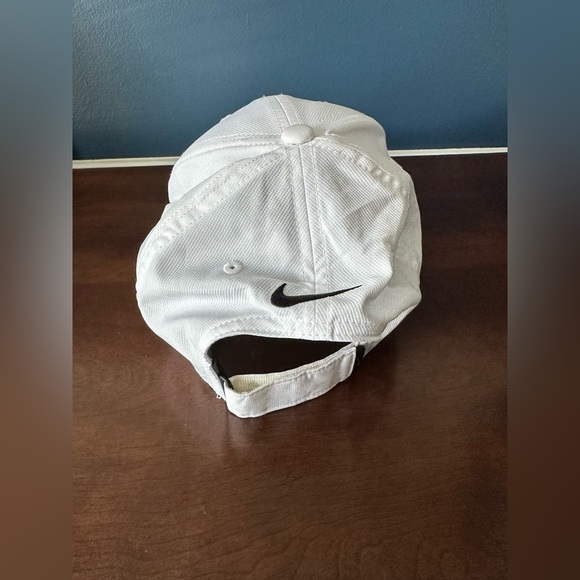 Disney Parks Nike Mickey Mouse Embroidered White Baseball Cap - Picture 6 of 10